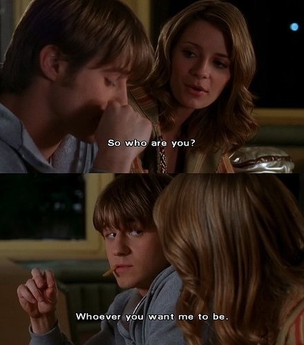 Guiño al episodio piloto, cambiando el cigarrillo por una patata frita